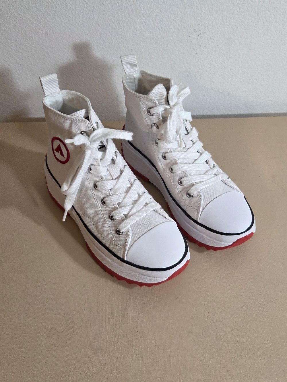 Airwalk White High-Top Heeled Boots with Red Accents 7.5